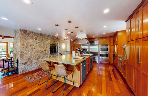 McKinleyville House | Emerald Acres | Redwood retreat in McKinleyville with a hot tub and firepit
