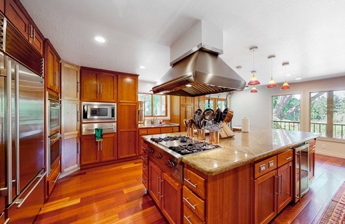 McKinleyville House | Emerald Acres | Redwood retreat in McKinleyville with a hot tub and firepit
