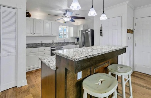 Fort Walton Beach Condo | Emerald Coast Island Vibes!