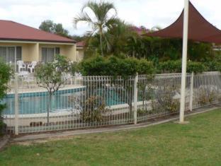 Emerald Hotel | Emerald Explorers Inn