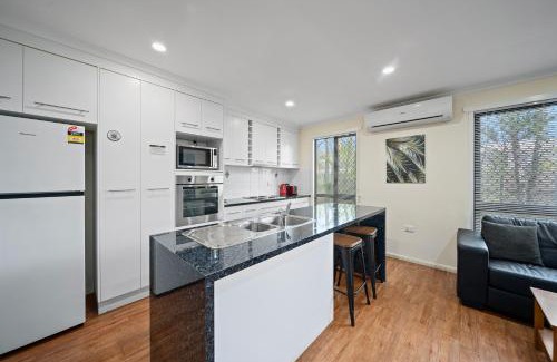 Emerald Apartment | Emerald Motel Apartments