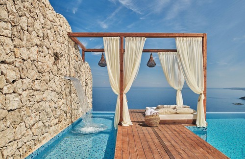 Varvara Villa | Emerald Villas & Suites