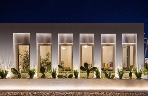 Varvara Villa | Emerald Villas & Suites