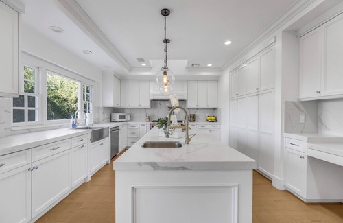 Sherman Oaks House | Emerson Estate - Gorgeous Sherman Oaks Estate with Private Yard and Pool