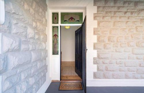 Mile End House | Emilias' Place - Mile End City Fringe
