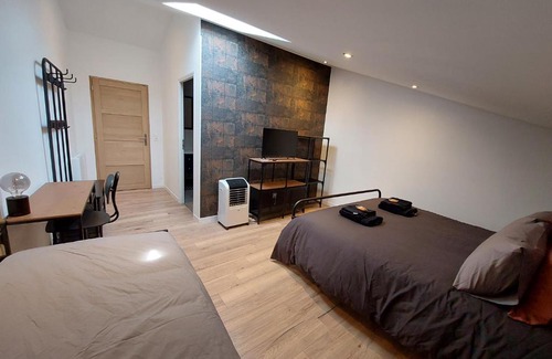 Vandieres Bed & Breakfast | Emilie une nuit - 3 chambres au 2e étage - maison avec chats