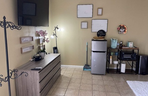 North Central Thousand Oaks Apartment | Emm's Garage Cave