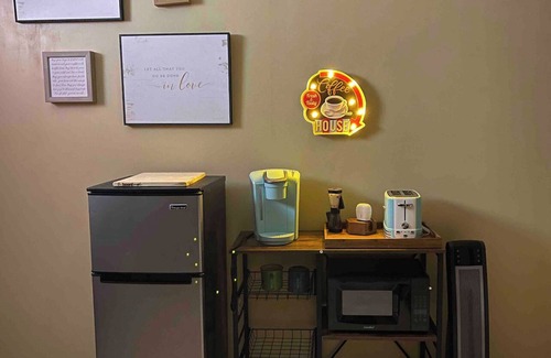 North Central Thousand Oaks Apartment | Emm's Garage Cave