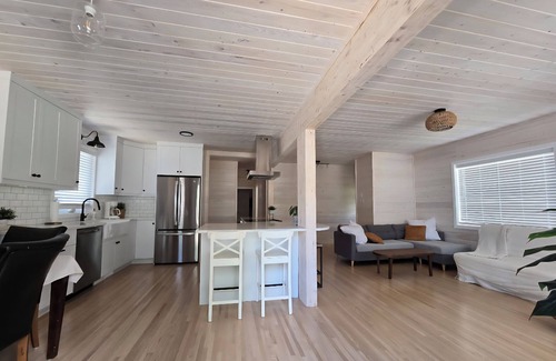 Christopher Lake Cabin | Emma Lake Sunset Bay retreat! One minute walk to the beach with large deck/yard!