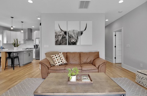 Greenville - Spartanburg House | Emmy’s House - Modern Farm House near Paris Mtn