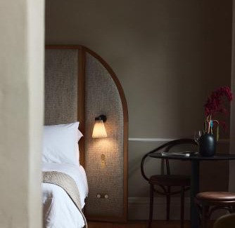 Annandale Hotel | Empire Hotel