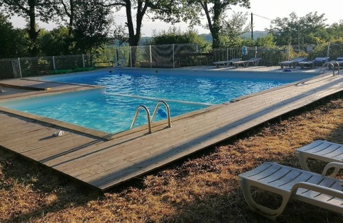 Saint-Aubin-de-Nabirat RV Rental | Emplacement Tente