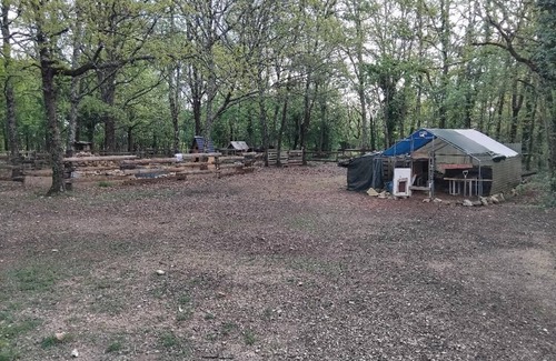 Saint-Aubin-de-Nabirat RV Rental | Emplacement Tente