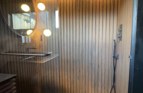 Brandon Hotel | Emrose Luxury Cabins