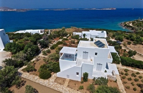 Nea Cryssi Akti Villa | En Bord de Mer, Entre Vignes et Oliviers