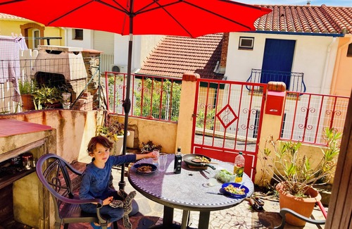 Cerbere House | EN CASA DE MI ABUELOS (or Chez Papi & Mamie) House with private courtyard. Sea view