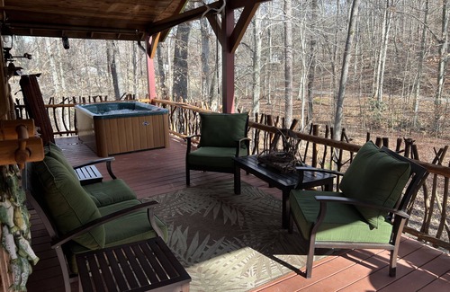 Newport Cabin | Enchanted - 1 Bedrooms, 1 Baths, Sleeps 2 Cabin by RedAwning
