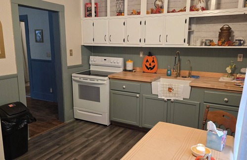 Herington House | Enchanted Cottage, located in Herington, KS with 1.5 bedrooms and a shaded yard