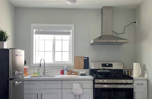 Mayflower Village House | Enchanting 2-bedroom house with AC in Arcadia