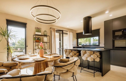 Tar-Vabriga Villa | Enchanting 3-BR Villa for 6, with Saltwater Pool