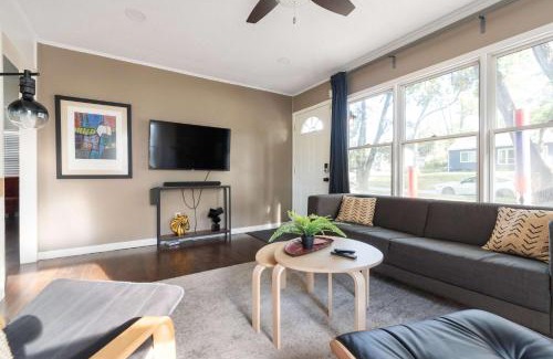 Omaha House | Enchanting 3BR Cottage Close to Downtown