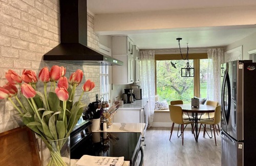 Oreland House | Enchanting Garden home, Cozy yet spacious.