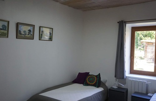 Castelnau-Durban House | enchanting hamlet house, riverside garden and a terrace.