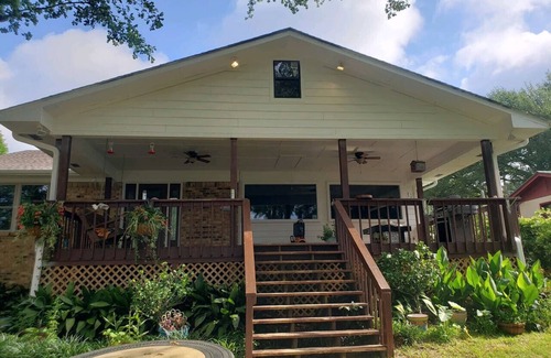 Smith County House | Enchanting Home-Away-From-Home nGreat memories start here!