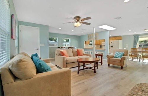 Englewood House | Englewood Villa - 3 BR, 2.5 BA, 5 minutes from beach!