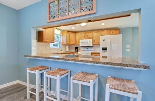 Englewood House | Englewood Villa - 3 BR, 2.5 BA, 5 minutes from beach!