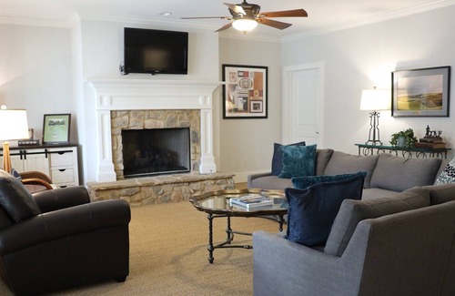 Reynolds Landing House | Enjoy 4 bedroom golf views at Porchview Manor