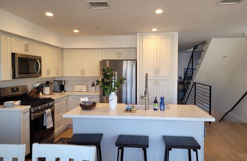 Silver Strand House | Enjoy a 3-bedroom 2 bath vacation home steps to Silver Strand Beach