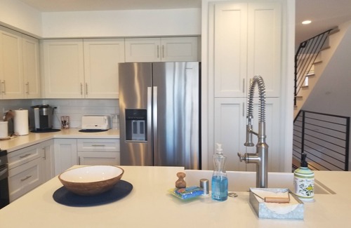 Silver Strand House | Enjoy a 3-bedroom 2 bath vacation home steps to Silver Strand Beach