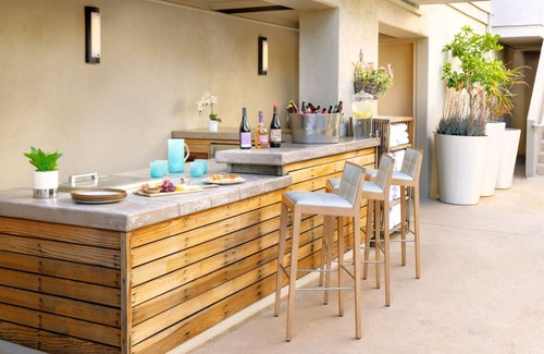 Calabasas House | Enjoy a Hassle-Free and Comfortable Stay! 2 Comfortable Units, Outdoor Pool