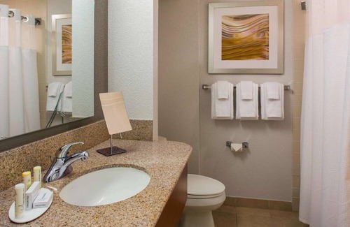 South Lowell Hotel | Enjoy a Hassle-Free Stay! Pet-Friendly, Close to Merrimack Repertory Theatre