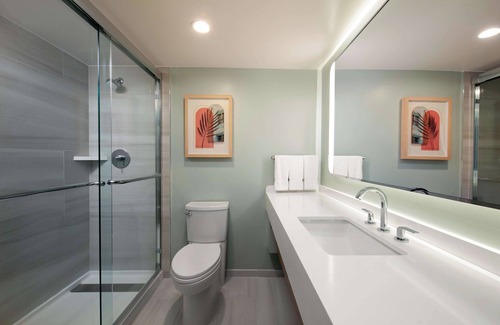 Flagami Hotel | Enjoy a Hassle Free Stay! Onsite Parking, Free Airport Shuttle