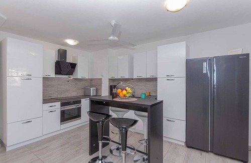 Grebastica House | Enjoy a Holiday Home Family Fun with Sea View right on the beach, Pet Friendlynn