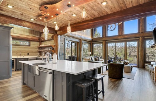 Epworth Cabin | Enjoy a Luxe Riverfront Retreat at Miracle Creek