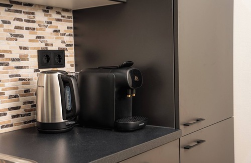 Lieren House | Enjoy a luxury holiday home for 4 people in the wooded nature of the Veluwe, featuring modern amenities, air conditioning, and a stylish pergola for optimal comfort.