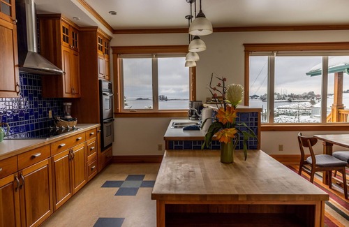 Sitka House | Enjoy A Luxury Oceanfront Retreat with your family and friends