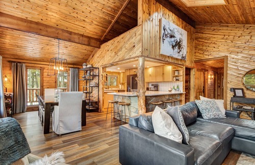 Breckenridge Cabin | Enjoy a quaint cabin that offers modern luxury!