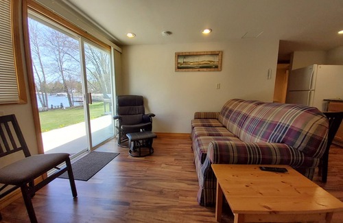 Kiel Cottage | Enjoy a relaxing vacation on a lake (1 Bedroom (sleeps 4))
