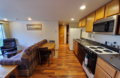 Kiel Cottage | Enjoy a relaxing vacation on a lake (1 Bedroom (sleeps 4))