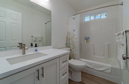 McKinleyville House | Enjoy a stylish experience at this centrally-located place