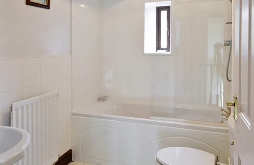 Farlam Cottage | Enjoy a wonderful walk around Talkin Tarn or discover Roman history at Hadrian’s Wall.