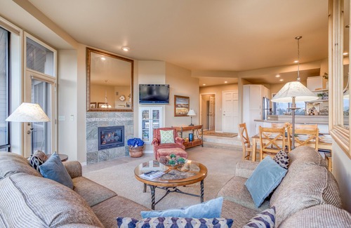 Century West Condo | Enjoy Deschutes River Views from Beautiful 1-Bedroom Mt. Bachelor Village Condo!