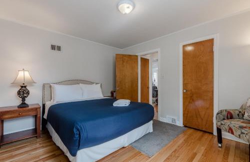 Evanston Apartment | Enjoy Evanston! Slow Down After a Busy Day Sight Seeing - Walking Distance from Public Transportation apts