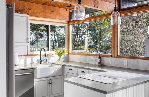 Bellevue House | Enjoy Paradise on Lake Sammamish