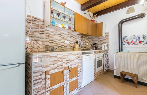 Novi Vinodolski House | Enjoy peace and relaxation in this traditional and pleasant holiday home with a wonderful view.