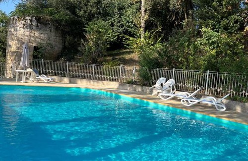 Serignac Cabin | Enjoy spring at Chateau de Monbrison, apartment for four guests